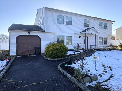 22 Forte Ave, Medford, NY, 11763-4432 | Card Image