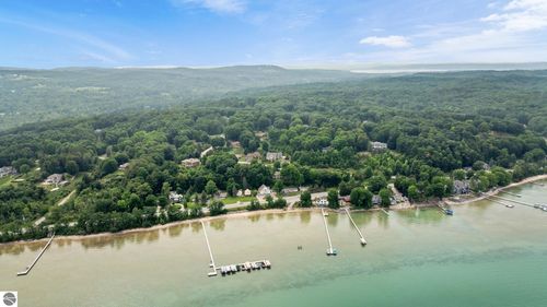 10509 S Monaco Way, Traverse City, MI, 49684-6817 | Card Image