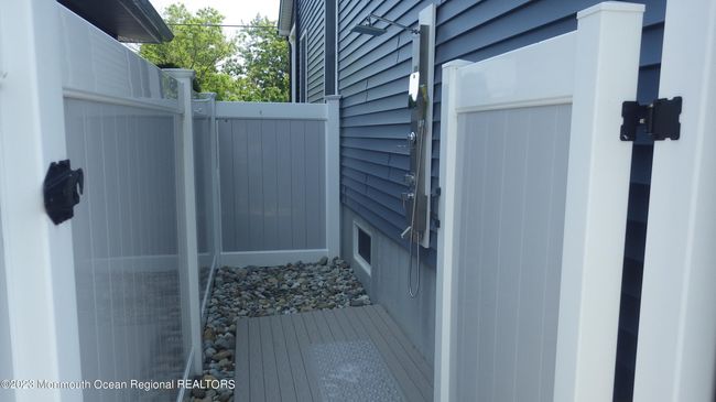 Outdoor Shower Area | Image 21