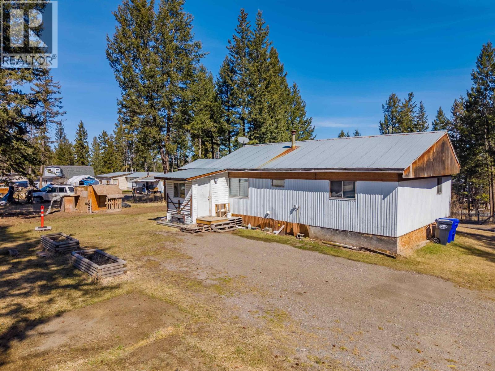 Residential in 103 Mile House 2