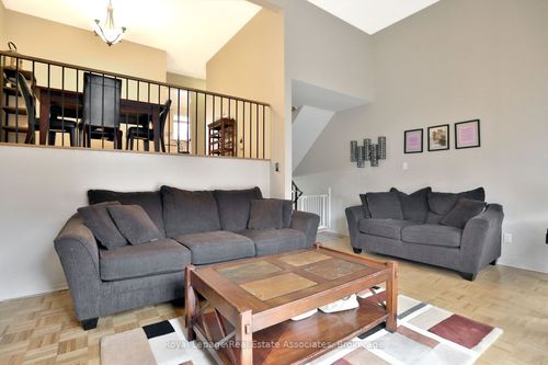 76-1270 Gainsborough Dr, Oakville, ON, L6H2L2 | Card Image