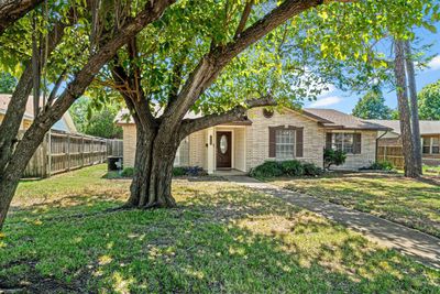 2712 Peach Tree Lane, House other with 3 bedrooms, 2 bathrooms and null parking in Irving TX | Image 2