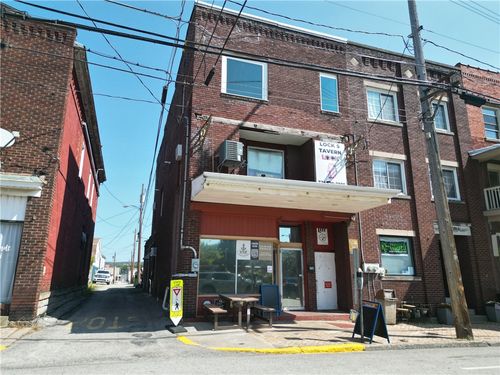 220 5th St, Freeport, PA, 16229-1203 | Card Image