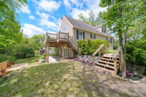 10771 Woodbrook Dr, Cement City, MI, 49233-9635 | Card Image