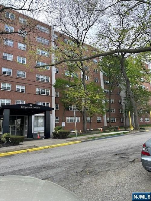39 E 39th St, Paterson, NJ, 07514-1172 | Card Image