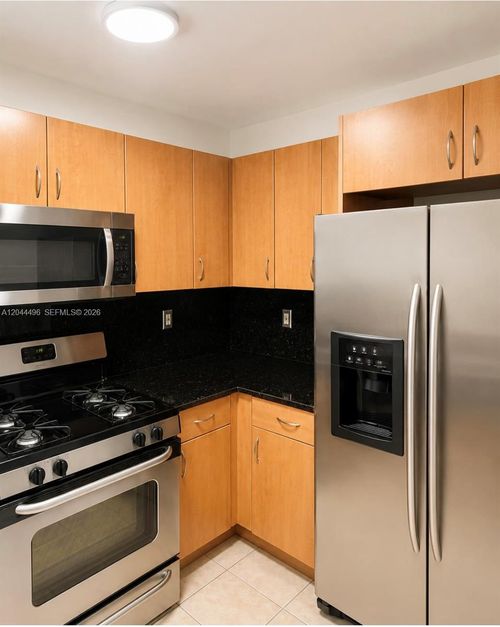 27-16851 Ne 35th Ave, North Miami Beach, FL, 33160-3005 | Card Image