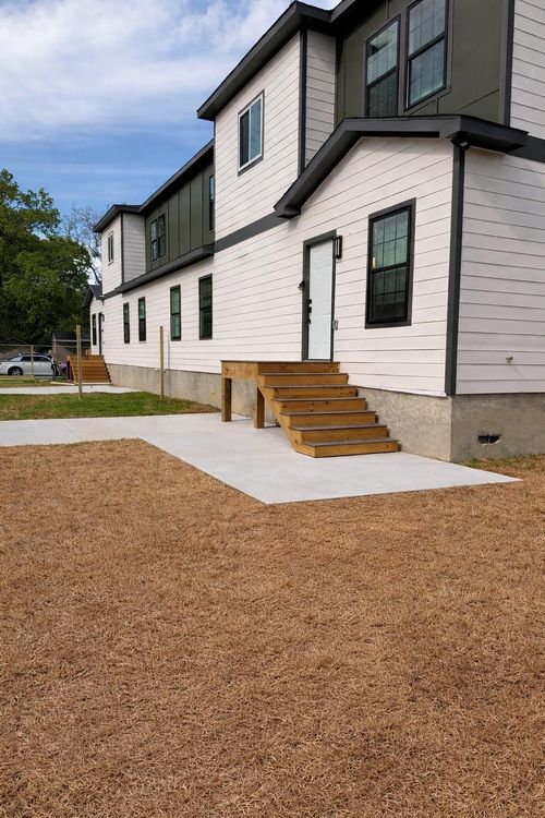 a-1422 W Willis Street, Alvin, TX, 77511 | Card Image