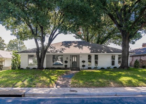 8808 Echo Valley Dr, Dallas, TX, 75243-7208 | Card Image