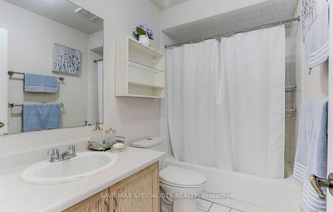 24 Cypress Crt, House attached with 3 bedrooms, 3 bathrooms and 4 parking in Aurora ON | Image 9