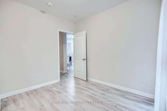 201 - 65 Watergarden Dr, Condo with 3 bedrooms, 2 bathrooms and 1 parking in Mississauga ON | Image 15
