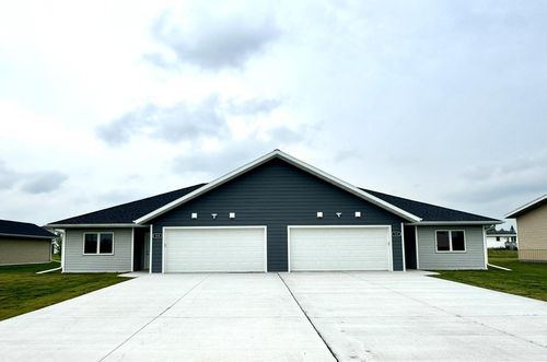 512 Garfield St Se, Warroad, MN, 56763-2644 | Card Image