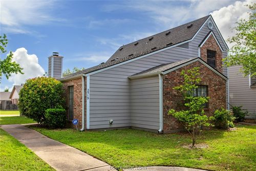 2519 Cross Timbers Dr, College Station, TX, 77840-5068 | Card Image