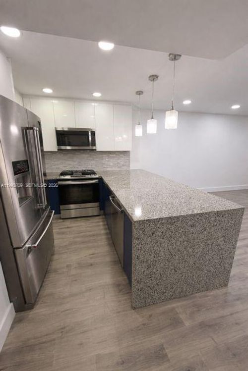 apt-247-1555 W 44th Pl, Hialeah, FL, 33012-7121 | Card Image
