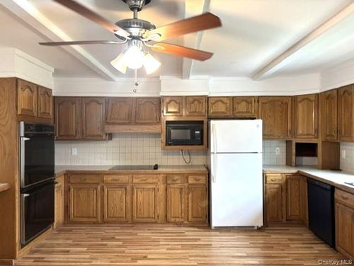 1a-653 Route 82, East Fishkill, NY, 12533-5762 | Card Image