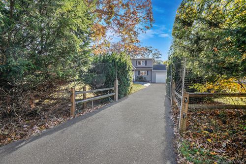 12 Harbor Beach Rd, Miller Place, NY, 11764-1412 | Card Image
