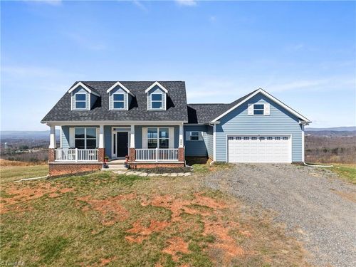 282 Howell Road, Pilot Mountain, NC, 27041 | Card Image