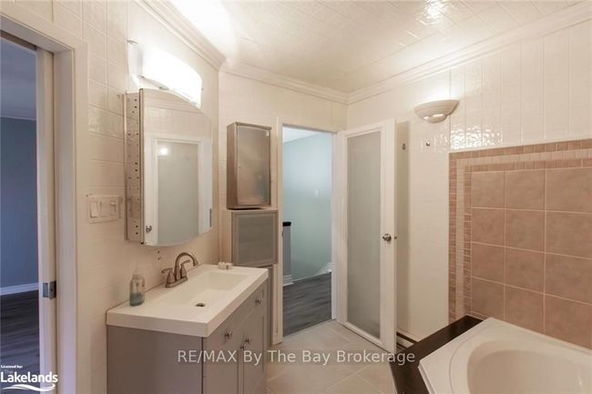 8 - 39 28th St S, Condo with 3 bedrooms, 2 bathrooms and 1 parking in Wasaga Beach ON | Image 22