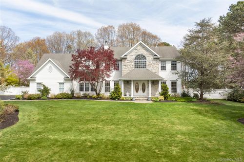 9 Framingham Ln, Shoreham, NY, 11786-2037 | Card Image