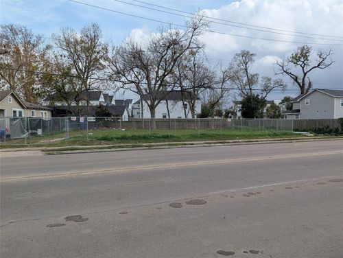 8506 N Main St, Houston, TX, 77022-4660 | Card Image