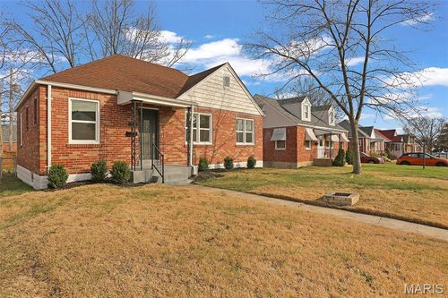 8636 Charlton Ln, Affton, MO, 63123-3422 | Card Image
