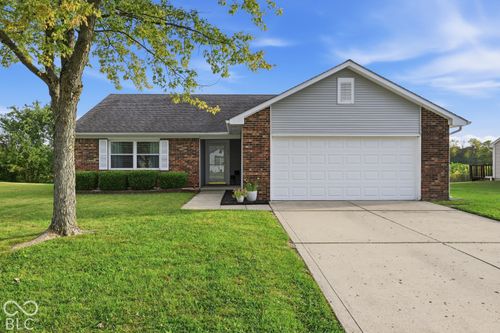 208 Fountain Lake Dr S, Shelbyville, IN, 46176-9780 | Card Image