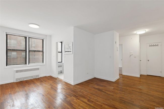 APT-4M - 103-25 68 Th Ave, Home with 1 bedrooms, 1 bathrooms and null parking in Forest Hills NY | Image 7