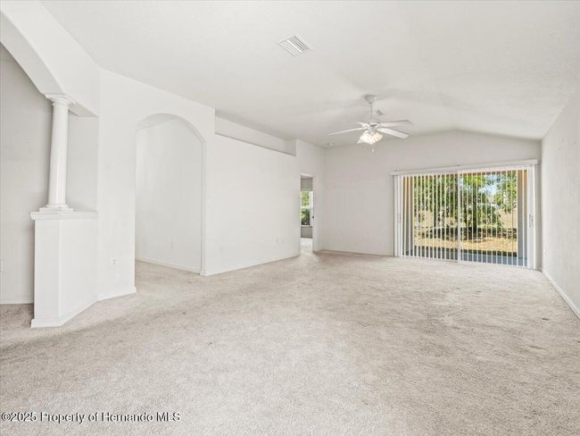 3885 Crossline Dr, House other with 2 bedrooms, 2 bathrooms and null parking in Spring Hill FL | Image 4