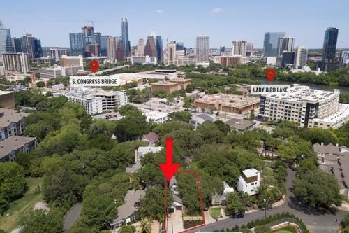 210 Le Grande Ave, Austin, TX, 78704-1829 | Card Image