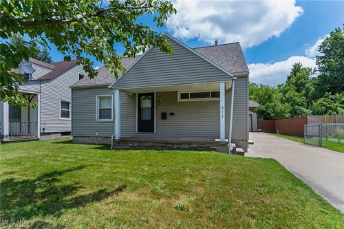 871 Oak Knoll Ave Se, Warren, OH, 44484-4260 | Card Image