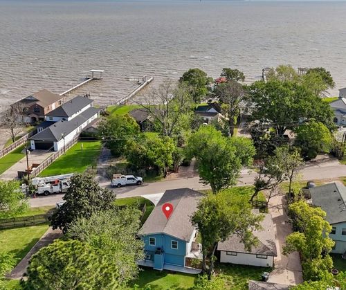 3802 Bayshore Dr, Bacliff, TX, 77518-1353 | Card Image