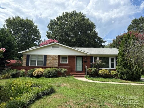 1521 Woodhill Ln, Charlotte, NC, 28205-6526 | Card Image