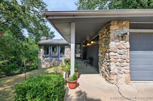 1329 Oakdale Dr, Bartlesville, OK, 74006-4506 | Card Image