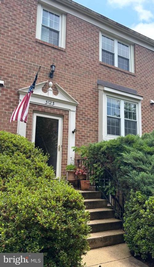 3123 Valentino Ct, OAKTON, VA, 22124-2834 | Card Image