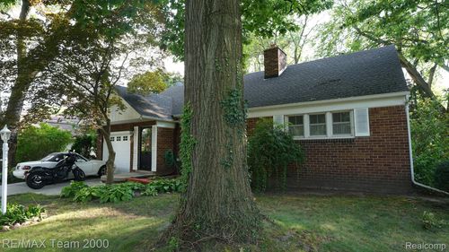 3 Boone Ln, Dearborn, MI, 48120-1011 | Card Image