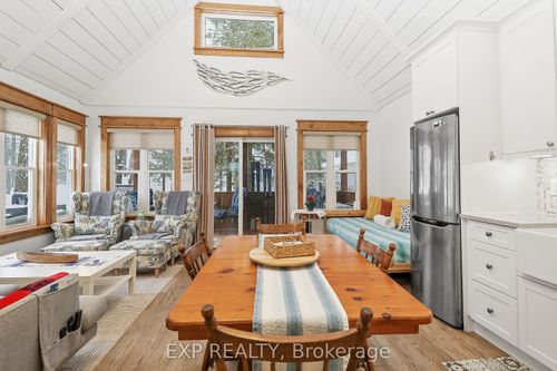 30 29th St N, Wasaga Beach, ON, L9Z2E1 | Card Image