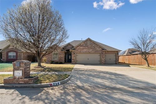 712 Woods Way, Moore, OK, 73160 | Card Image