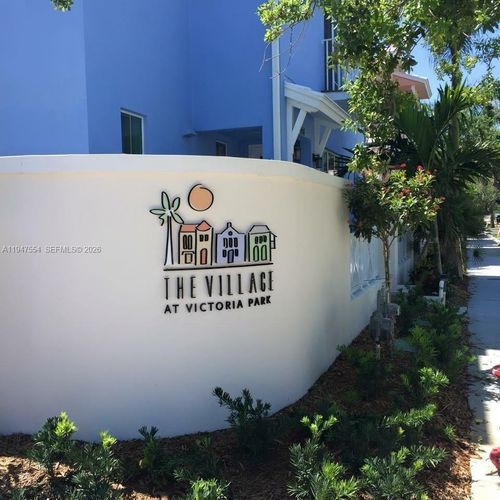 918 Ne 17th Way, Fort Lauderdale, FL, 33304-4587 | Card Image