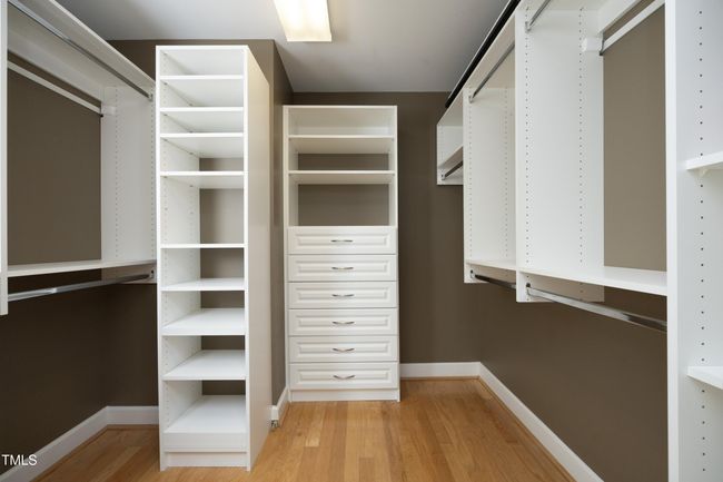 33Closet | Image 30