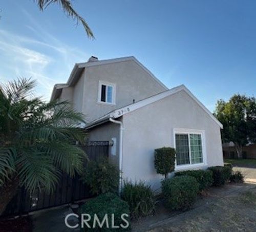 3745 Countryside Ln, Long Beach, CA, 90806-1100 | Card Image