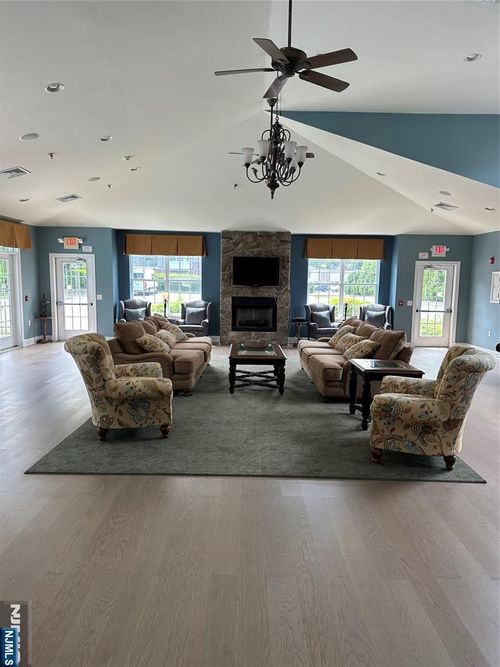 504 Bushes Ln, Elmwood Park, NJ, 07407-3236 | Card Image