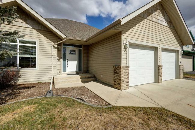 104 1 Avenue Se, Home with 5 bedrooms, 3 bathrooms and 4 parking in Langdon AB | Image 2