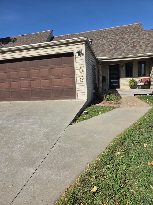 1058 Woodridge Dr, Rapid City, SD, 57701-5368 | Card Image