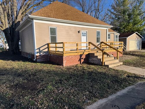 100 S West St, Sadorus, IL, 61872-9702 | Card Image