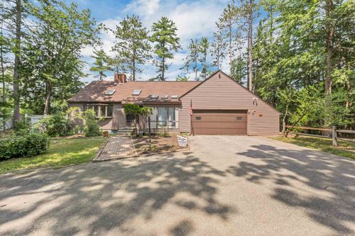 135 S Shore Dr, Hopkinton, NH, 03229-3215 | Card Image