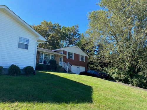 1011 Honeysuckle Dr, Newport, TN, 37821-5923 | Card Image