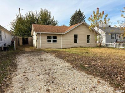 1421 Howard Court, House other with 3 bedrooms, 1 bathrooms and null parking in Pekin IL | Image 1