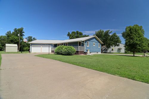 211 N Pine St, Inman, KS, 67546-8201 | Card Image