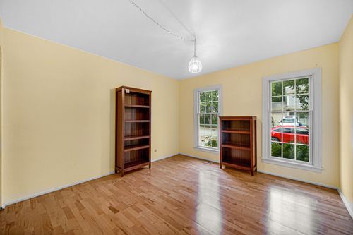 29W409 White Oak Dr, Warrenville, IL, 60555-2687 | Card Image