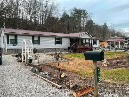 4362 Charleston Rd, Gandeeville, WV, 25243-9246 | Card Image