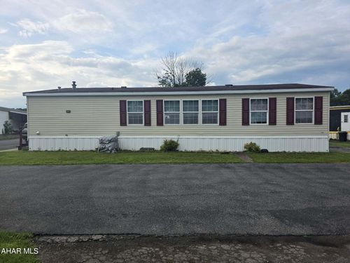 811 Short Dr, Altoona, PA, 16601-9111 | Card Image